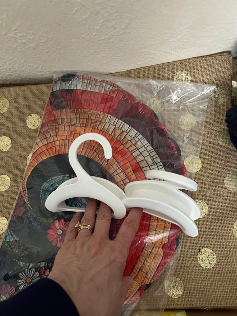 Housewares not mystery box KitchenAid, Tupperware, Lululemon - Picture 5 of 7